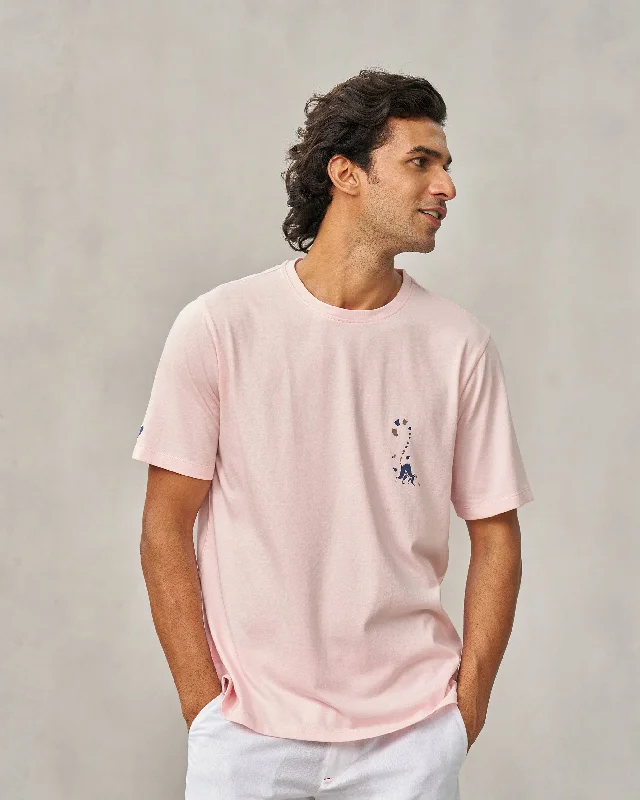 Lurking Lemur T-shirt - Light Pink Elegant Men's Cashmere