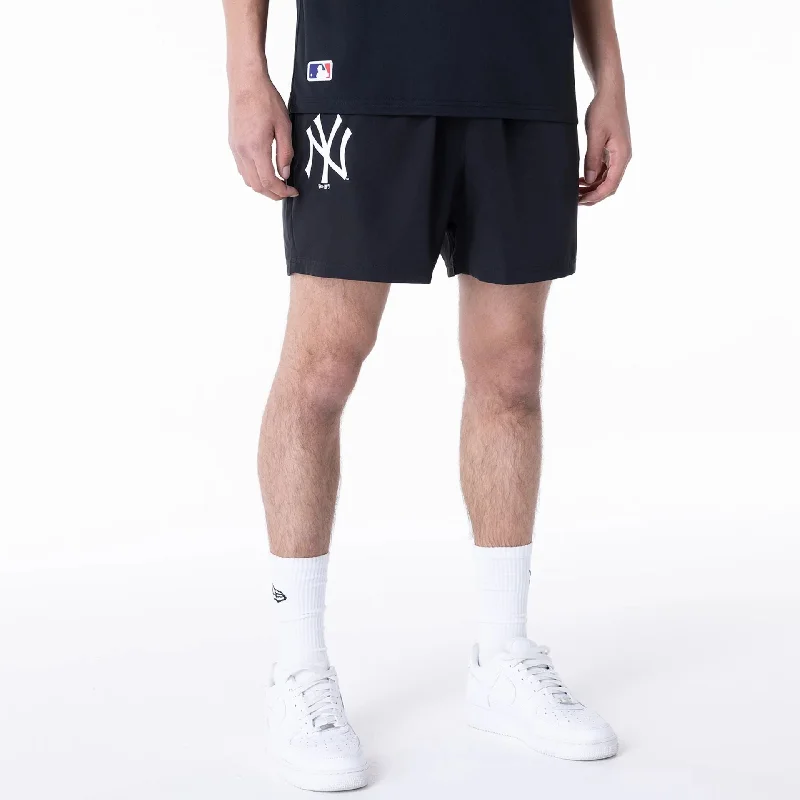 New York Yankees League Essential Black Shorts Relaxed Men's Beach